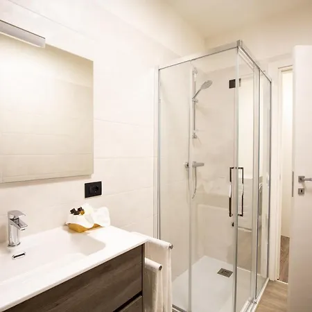 Borgo Verticale Luxury شقة فيلتري